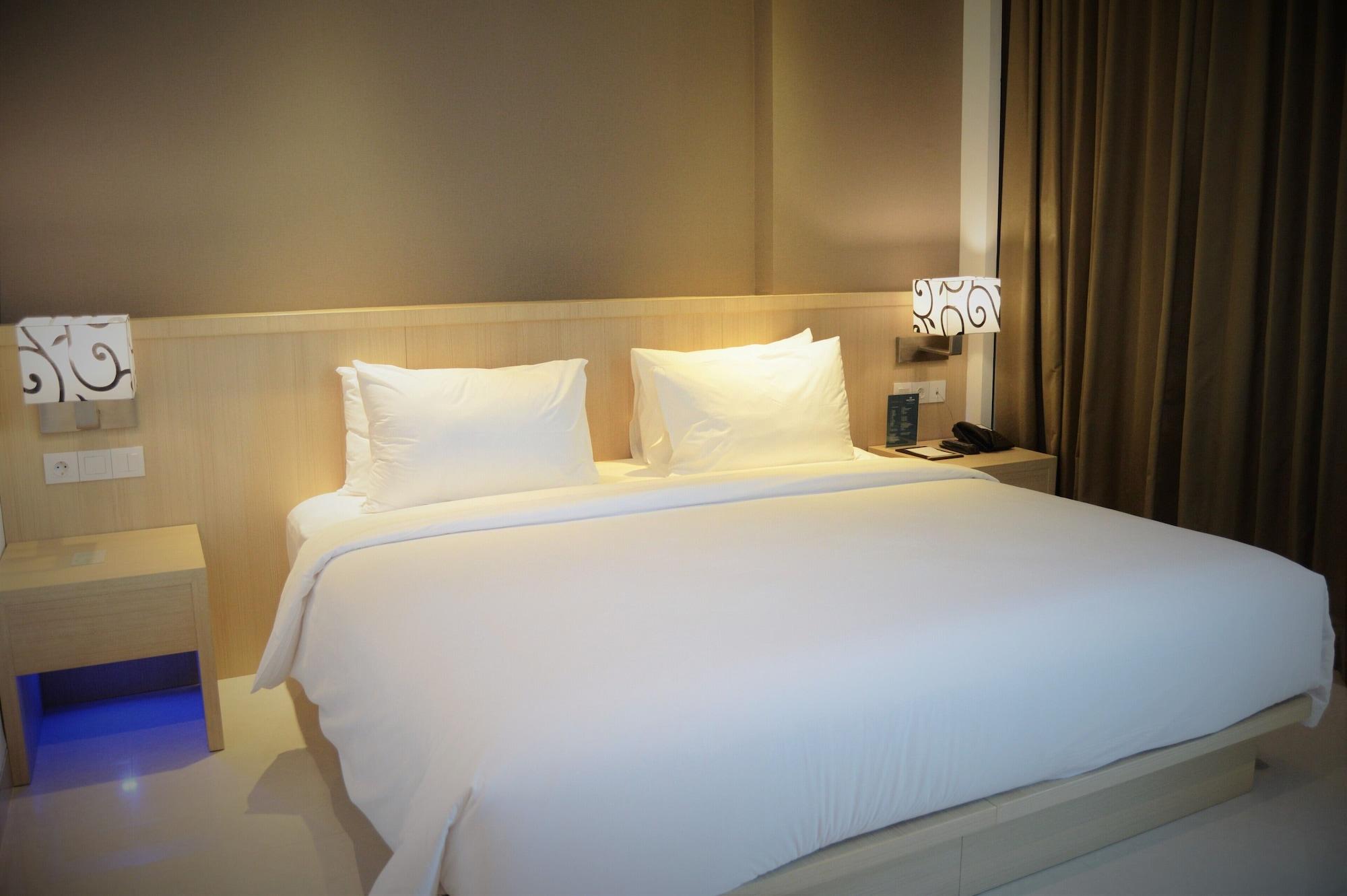 Hotel Santika Gresik Exterior photo