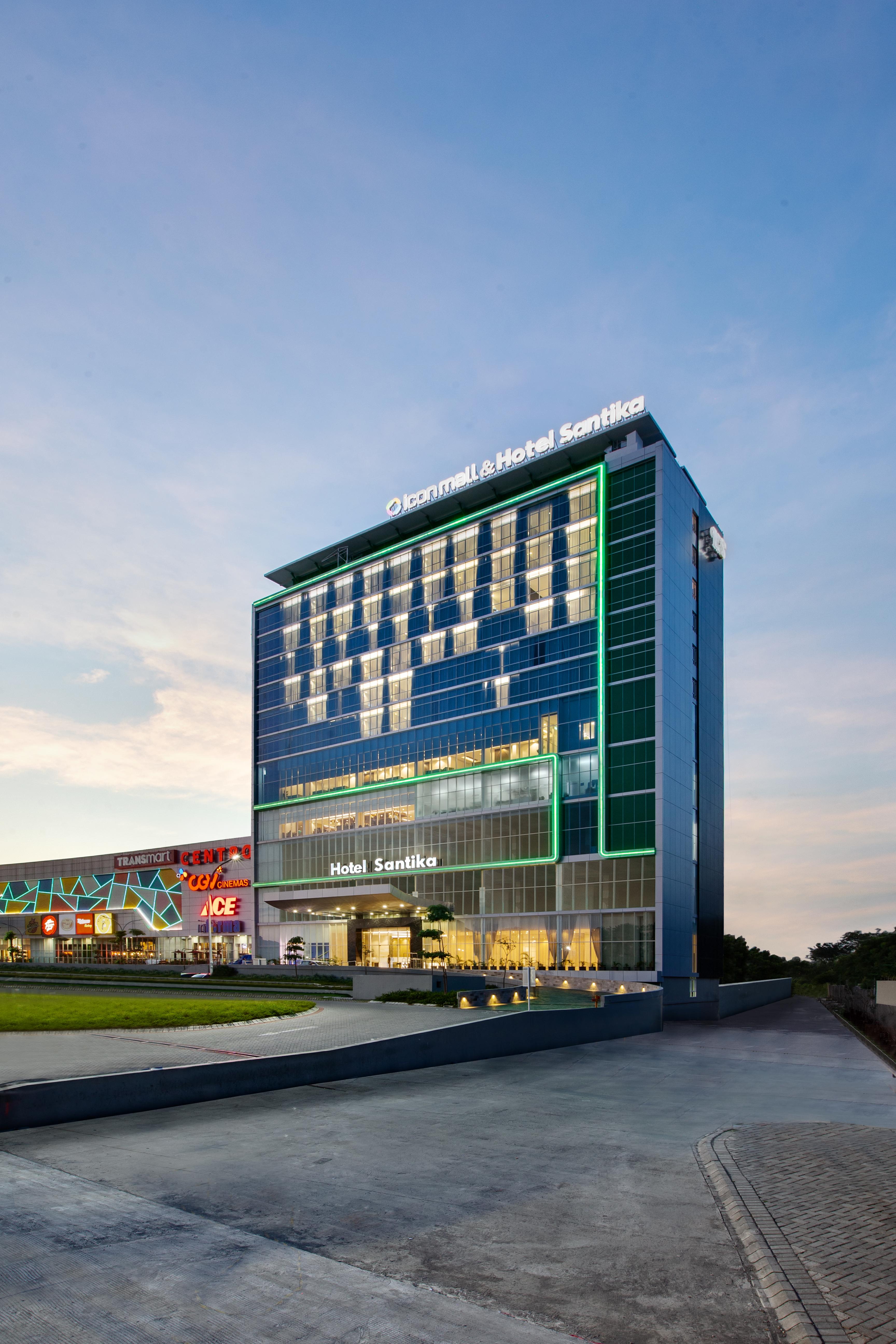 Hotel Santika Gresik Exterior photo