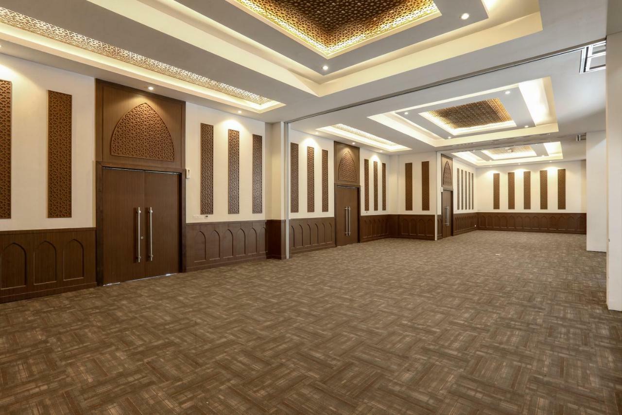 Hotel Santika Gresik Exterior photo